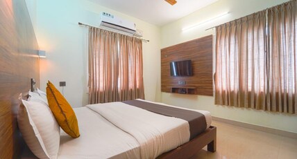 Chakraa Hotels Room Type - Luxury King Bed Room with City View