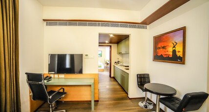 Hotel Villa Maryam Room Type - Suite Room AC