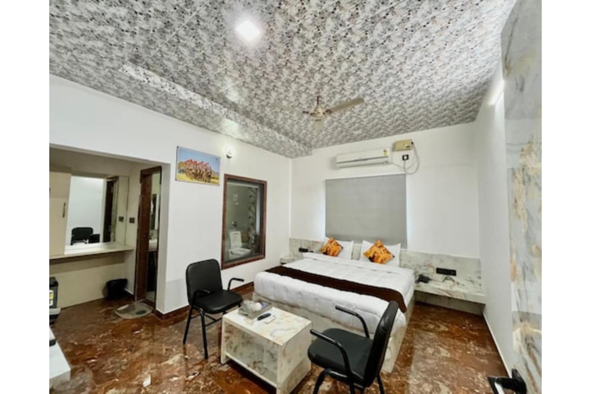 Hotel SSR Palace Mount Abu - Tap to explore photos