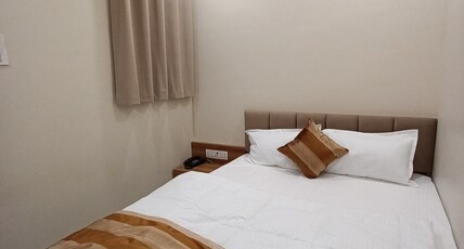 Shree ShyamRaj Hotel Room Type - Deluxe Double Room