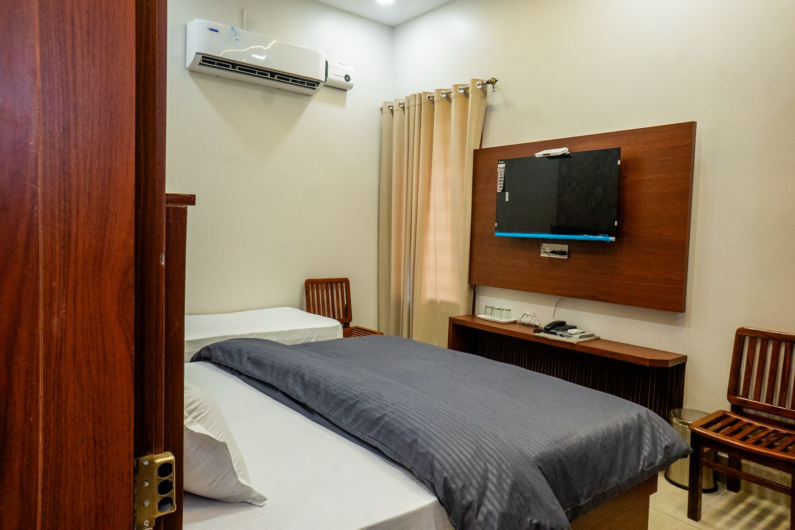 New Fateh Chand Da Hotel - Tap to explore photos