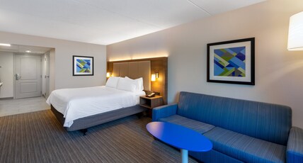 Holiday Inn Express State College at Williamsburg Square Room Type - 1 King Bed Standard Mobil Access Tub