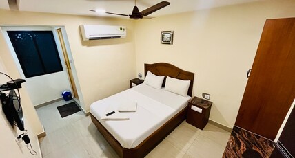 HOTEL ANNAPOORNA RESIDENCY Room Type - Deluxe Double Bed AC With Indian Toilet
