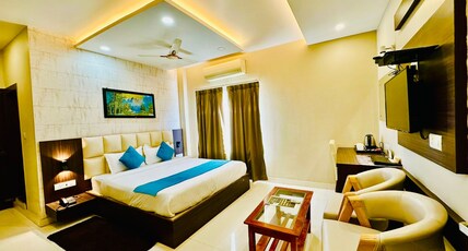 HOTEL CROWN VISTA Room Type - Deluxe Room Double Occupancy