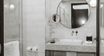 DoubleTree by Hilton Wellington Room Type - QUEEN GUEST ROOM