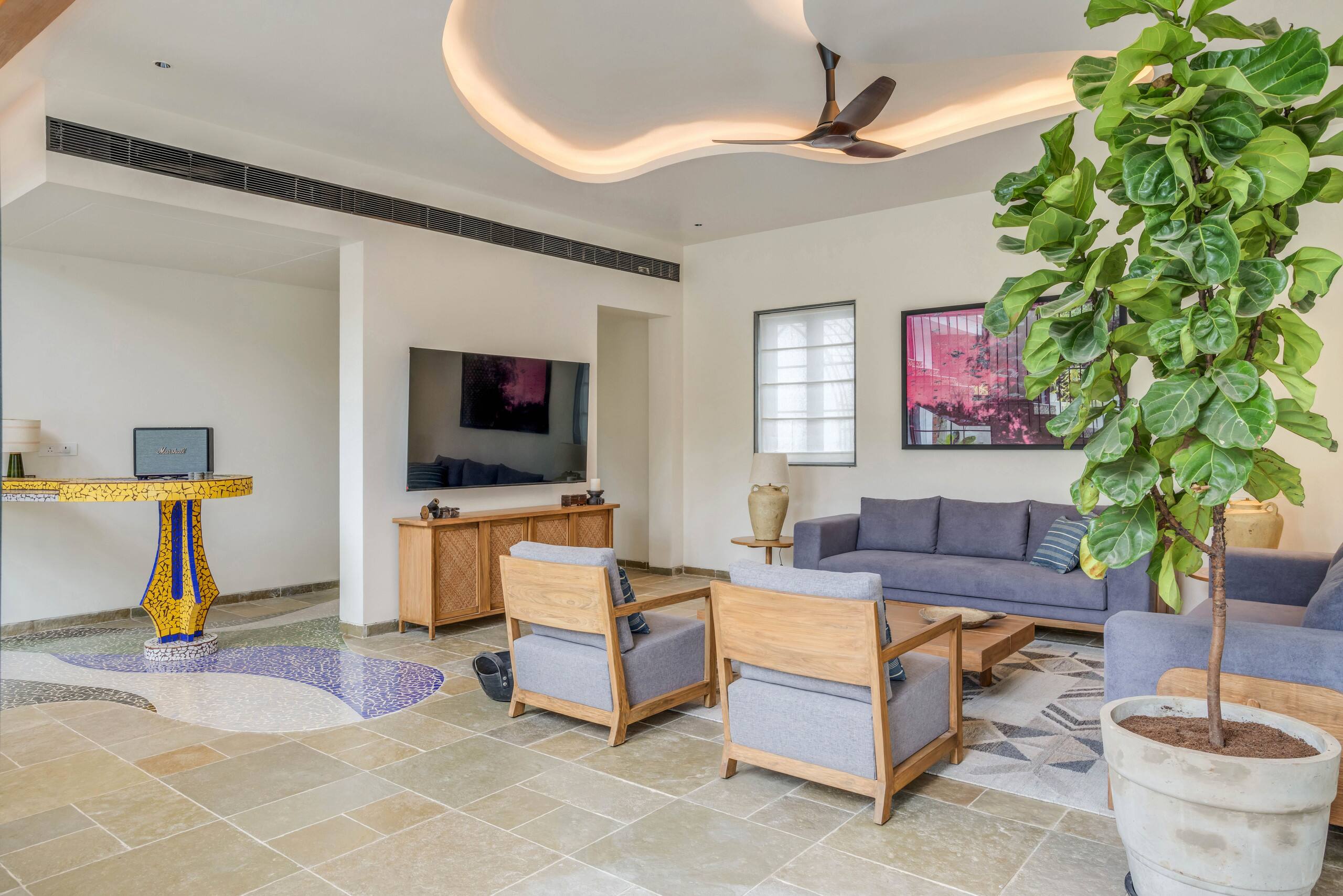 4BHK Villa Escape in Siolim - Chef - Private Pool - Tap to explore photos