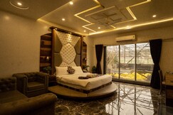 HOTEL GRAND SAROVAR