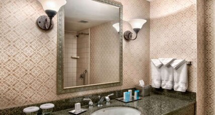 Hilton Scranton & Conference Center Room Type - 2DBL MOB HEARING ACC W TUB