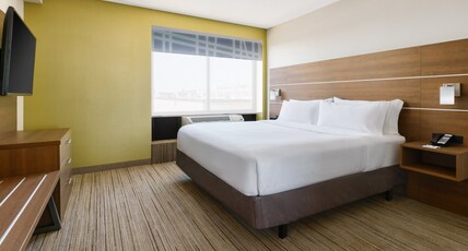 Holiday Inn Express BOSTON Room Type - 1 King Bed One Bedroom Suite