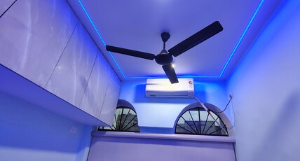 SNP Residency Room Type - Deluxe Room with Balcony and City View