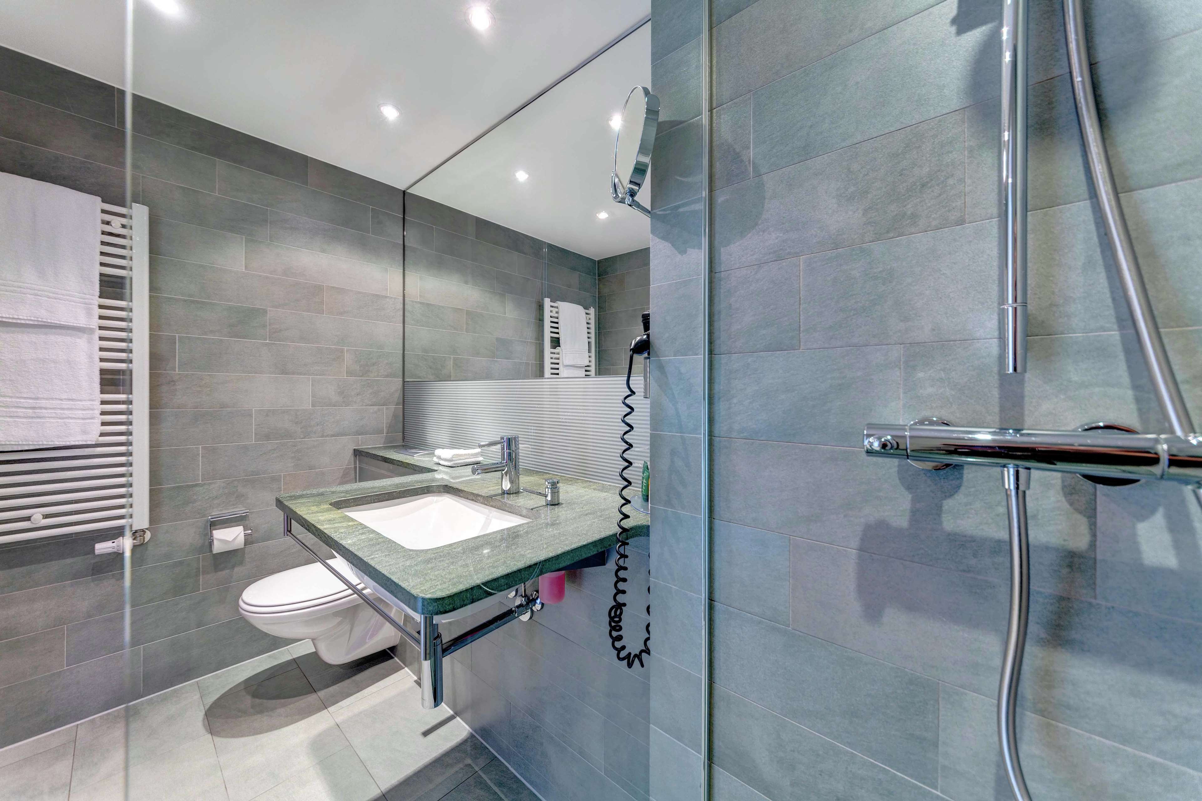 Hilton Garden Inn Stuttgart Neckar Park - Tap to explore photos