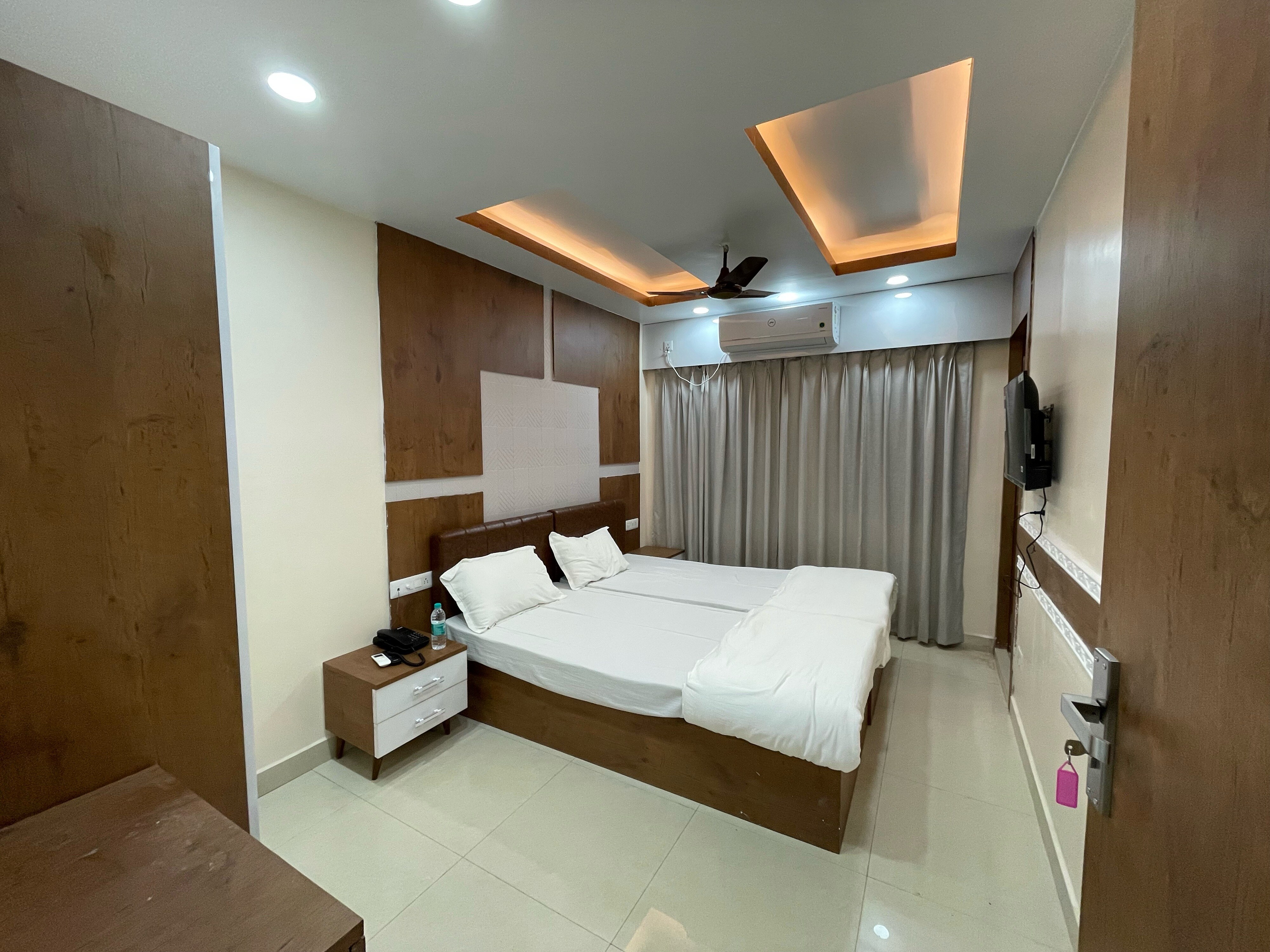 Hotel Nandan Inn - Tap to explore photos