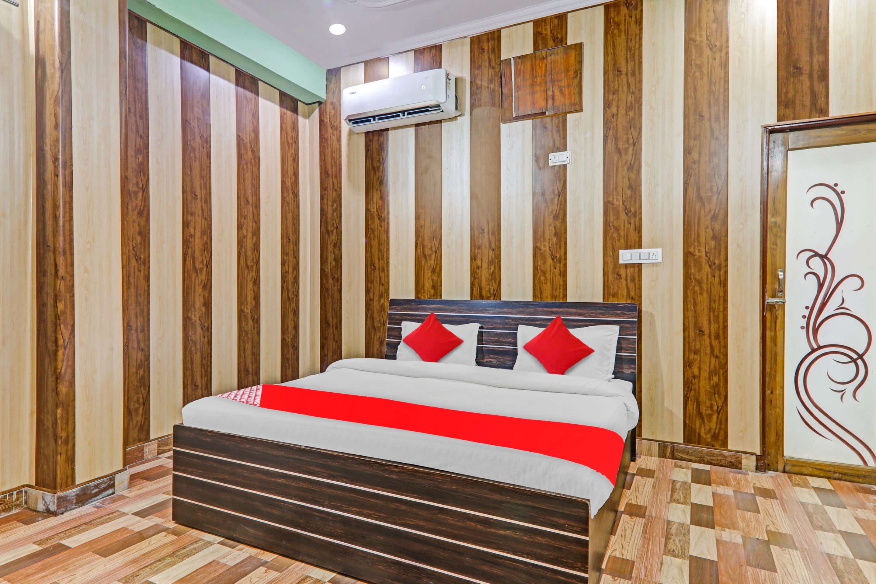 HotelO Shubh Inn - Tap to explore photos