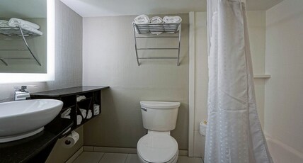 Holiday Inn At the Campus Room Type - 2 Double Suite