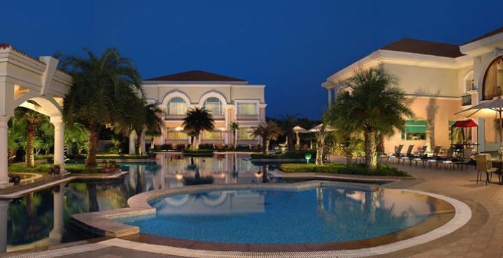 The Palms Town & Country Club - Tap to explore photos