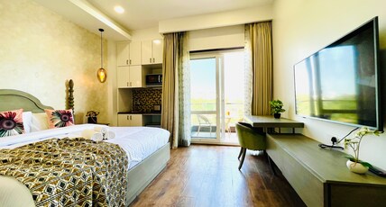 BluO Luxury Stay - Medicity - Balcony, Tub, TT Room Type - Standard Studio
