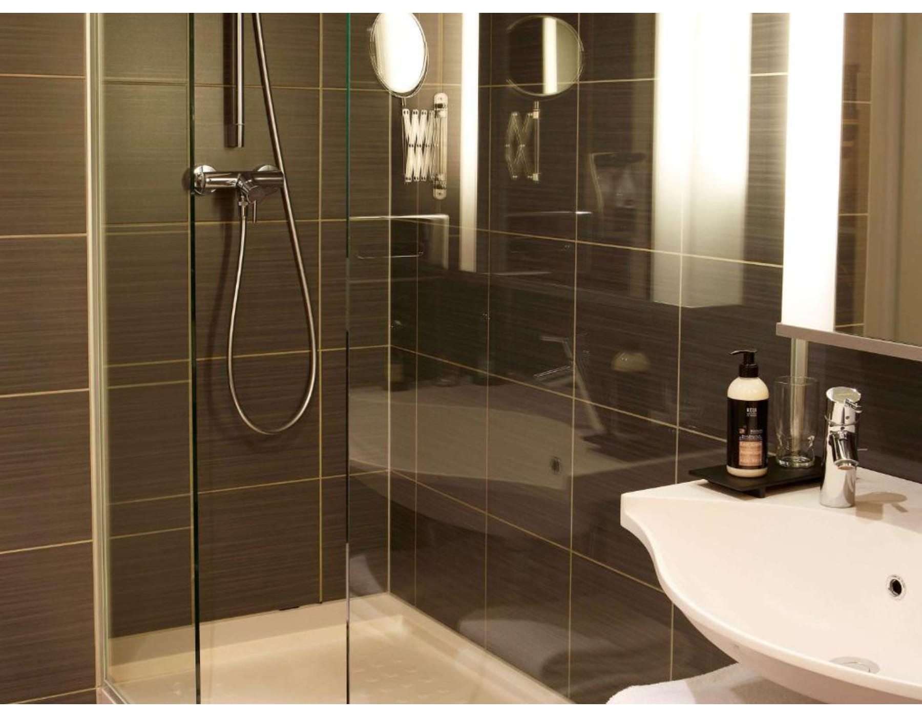 ibis Styles Budapest Heroes Square - Tap to explore photos