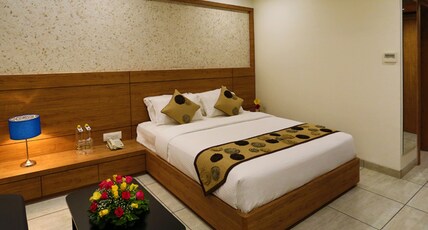Grand Kailash Room Type - Premium King Bed Room