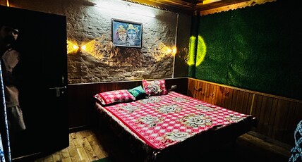 POOJA RIVER VIEW HOME STAY Room Type - STANDARD ROOM POOJA RIVER VIEW HOME STAY Room Type - STANDARD ROOM
