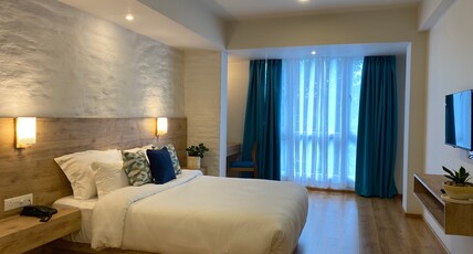 Manaslu Room Type - Superior Deluxe Queen Room With View