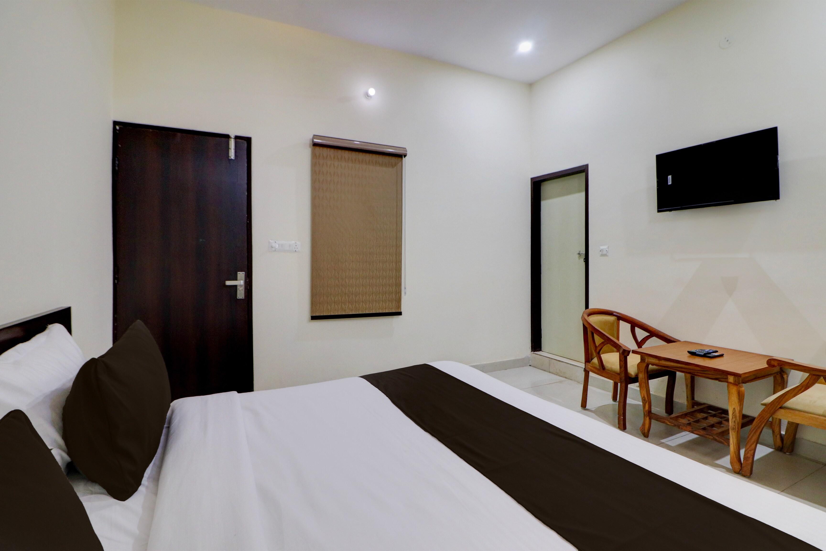 Hotel O by OYO Shri Ved - Tap to explore photos