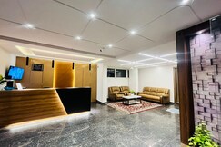 Hotel Royal Suites and  Rooms