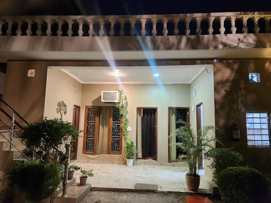 Aarnav Home a cozy villa - Tap to explore photos