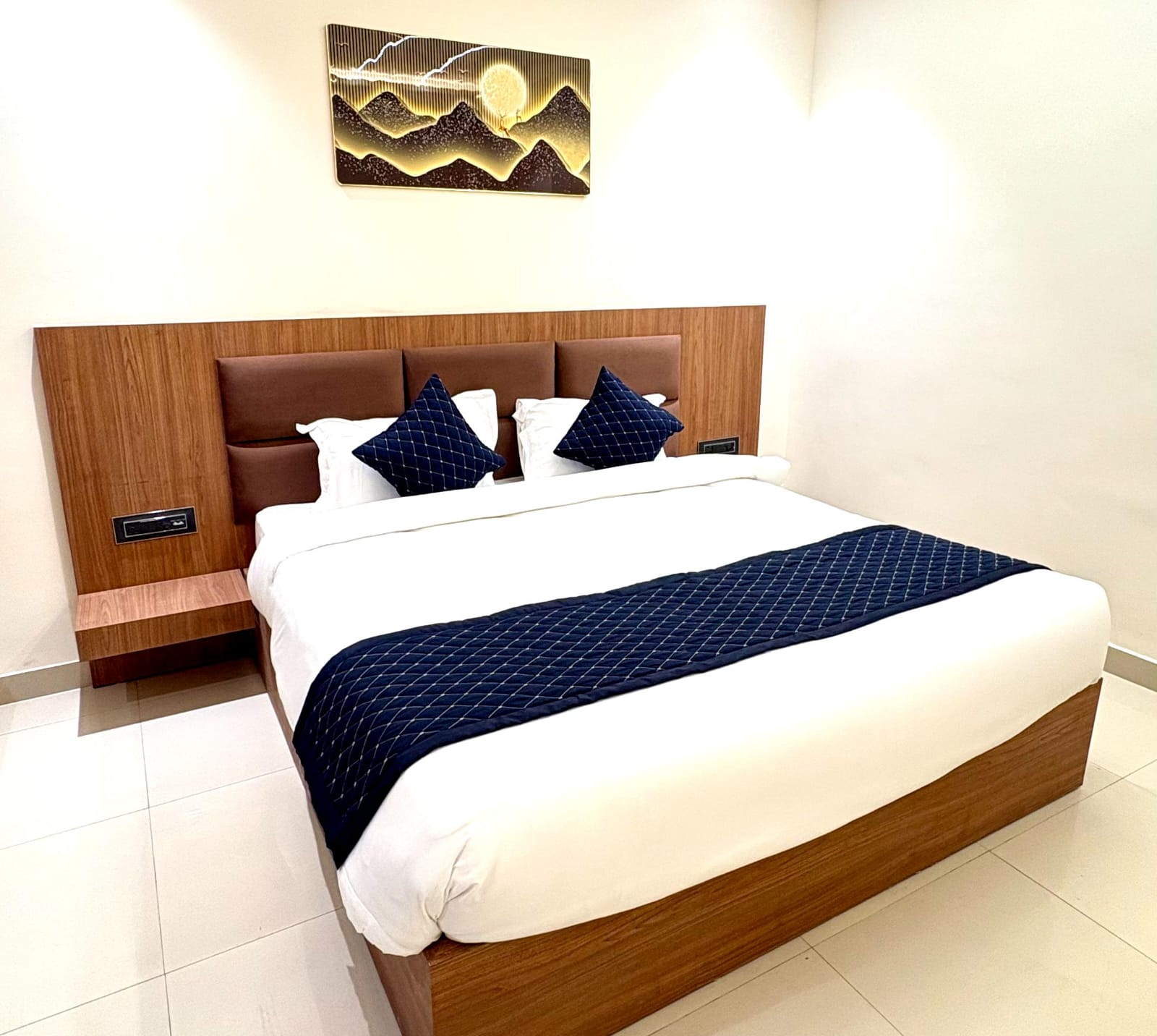 Hotel Parv Vilas - Tap to explore photos