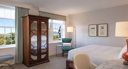 Hotel Roanoke & Conference Center, Curio Collection by Hilton Room Type - 1 KING BED