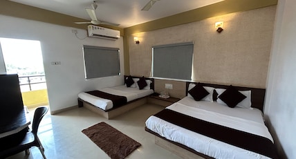 Hotel Somnath Atithigruh Room Type - 4 Bedded Family AC Room