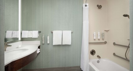 Hilton Garden Inn Murfreesboro Room Type - 2 QN ACC RM W BATHTUB