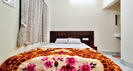 Hotel Sada Shiv Inn Room Type - Double Bed Room Non AC 3rd Floor
