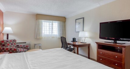 Best Western Plus Loveland Inn Room Type - 1 King Bed, Non-Smoking, Pillowtop Bed, Coffee Maker, Refrigerator, Full Breakfast Best Western Plus Loveland Inn Room Type - 1 King Bed, Non-Smoking, Pillowtop Bed, Coffee Maker, Refrigerator, Full Breakfast