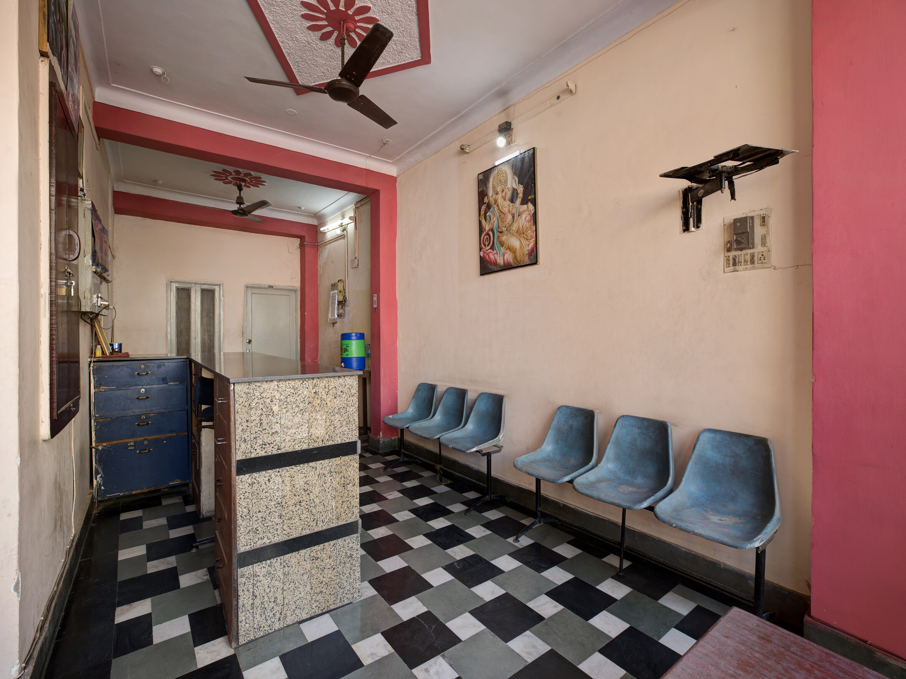 Hotel Liberty - Tap to explore photos