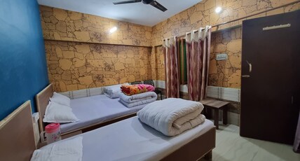 J.M.S GUEST HOUSE Room Type - Standard Triple Bed
