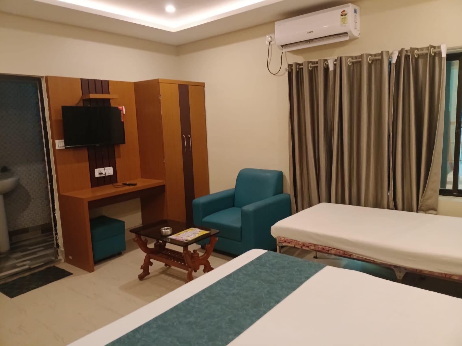 Hotel Panda - Tap to explore photos