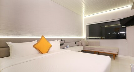 HYVE, Siliguri Room Type - Premium King