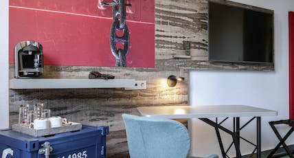 Mercure Hotel Hamburg City Room Type - Privilege room with king-size and sofa bed, quiet location, mini-bar ALLin
