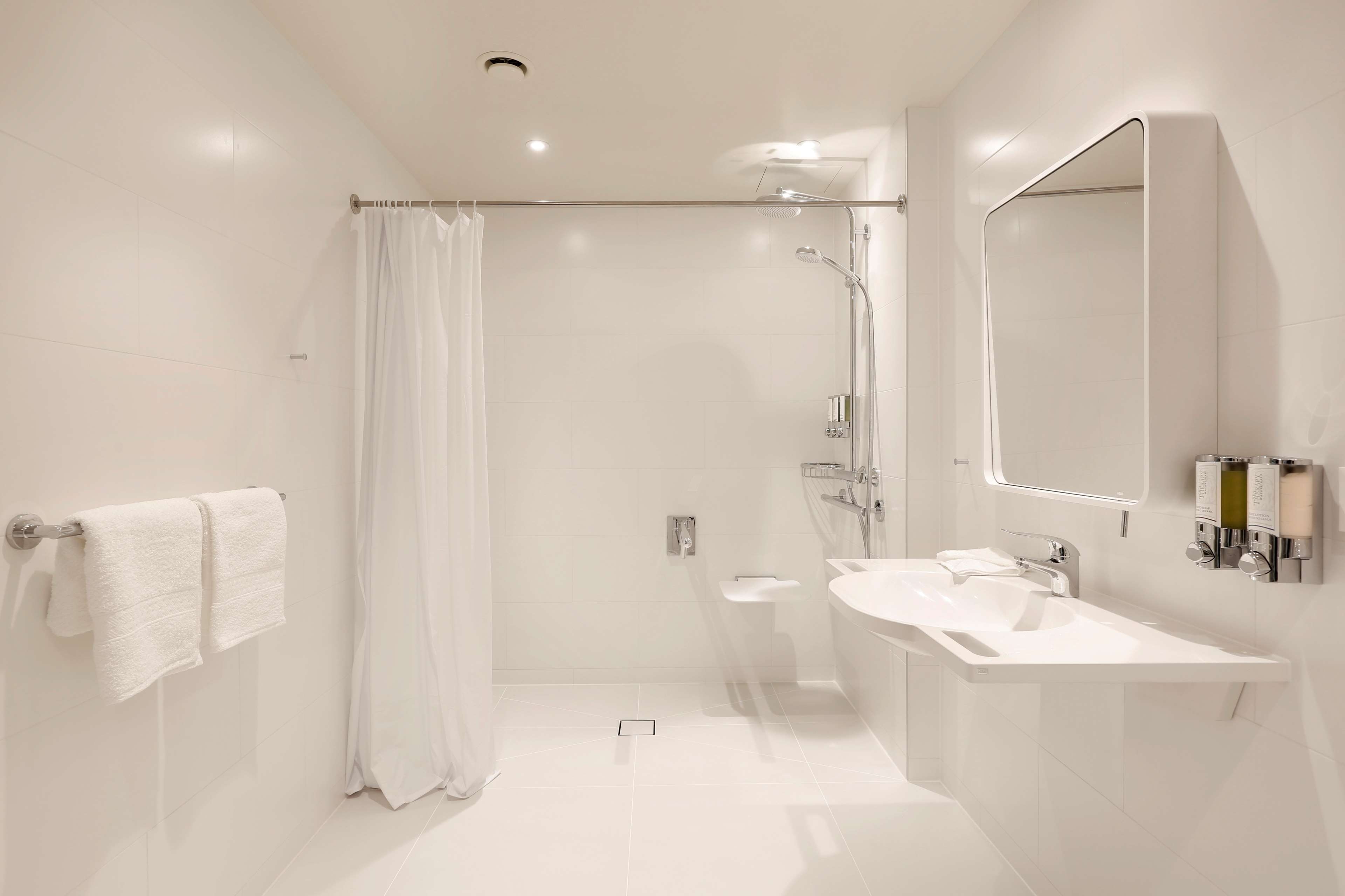 Hampton by Hilton Krakow Airport - Tap to explore photos