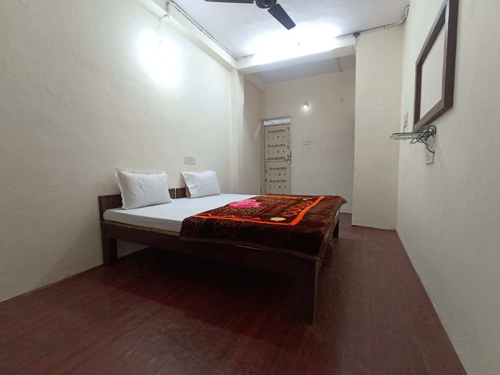 Hotel Shiv Raje - Tap to explore photos
