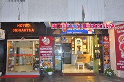 Hotel  Sidhartha-80 metres from Taj -Mahal