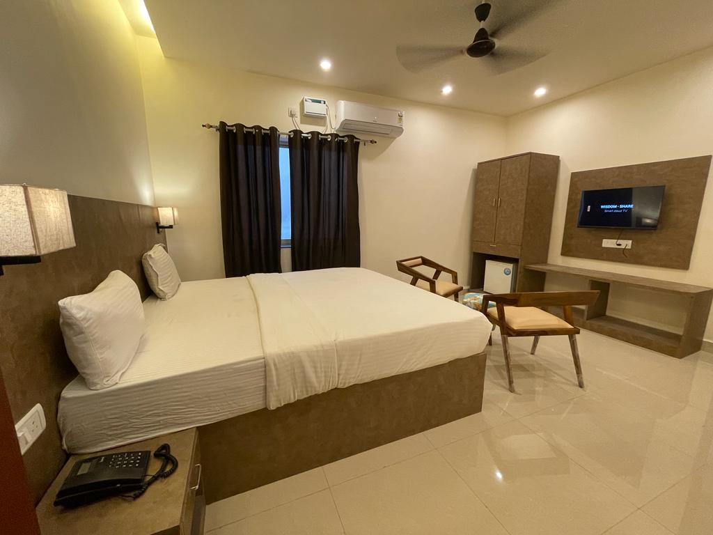 Baga Tropical - Tap to explore photos