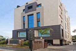 Ponnis Grand Inn