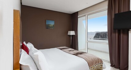 Mercure Quemado Resort Room Type - Junior Suite with a king-size bed and sea view (at the Mohammed V site)