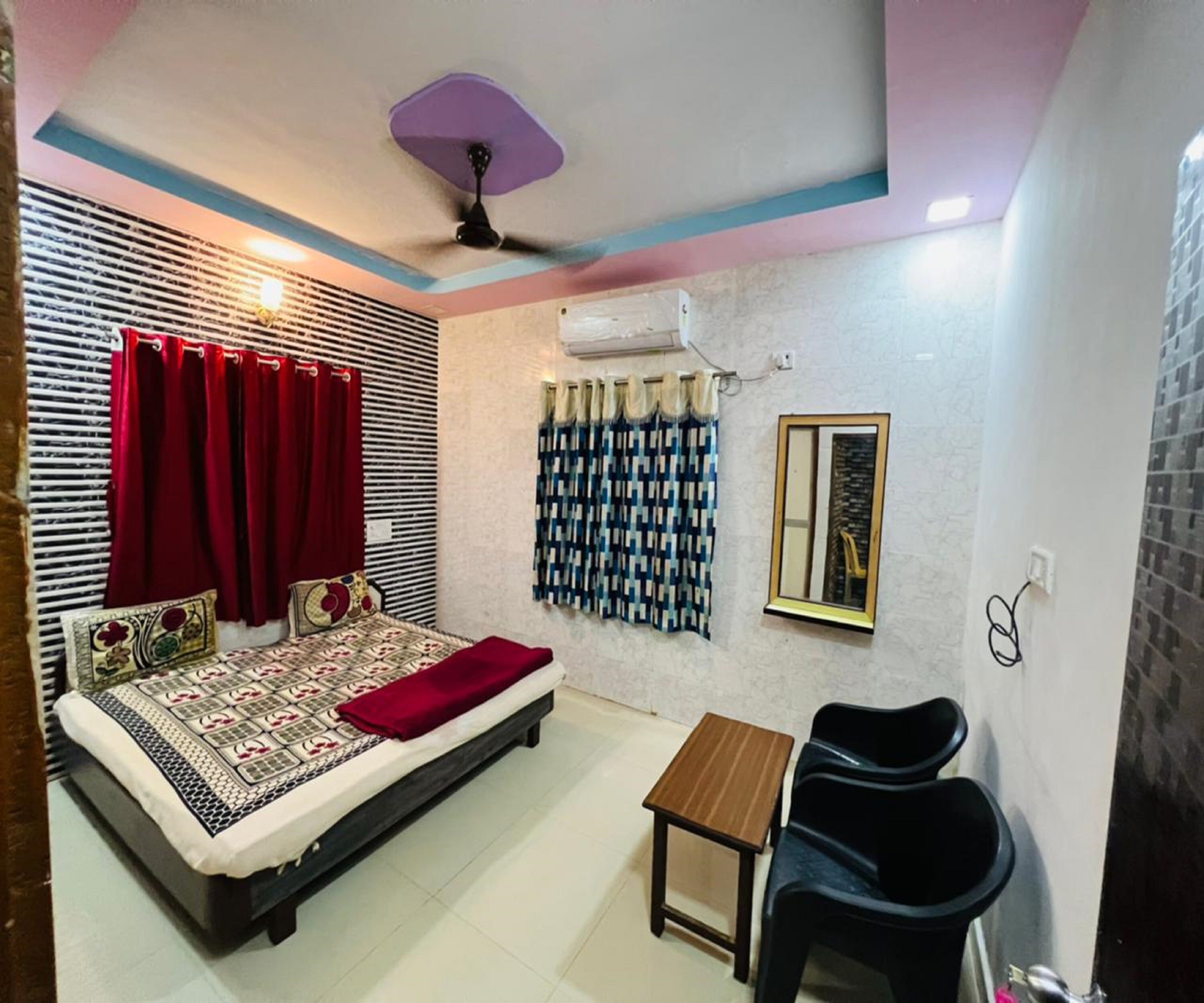 Hotel Sunrise - Tap to explore photos