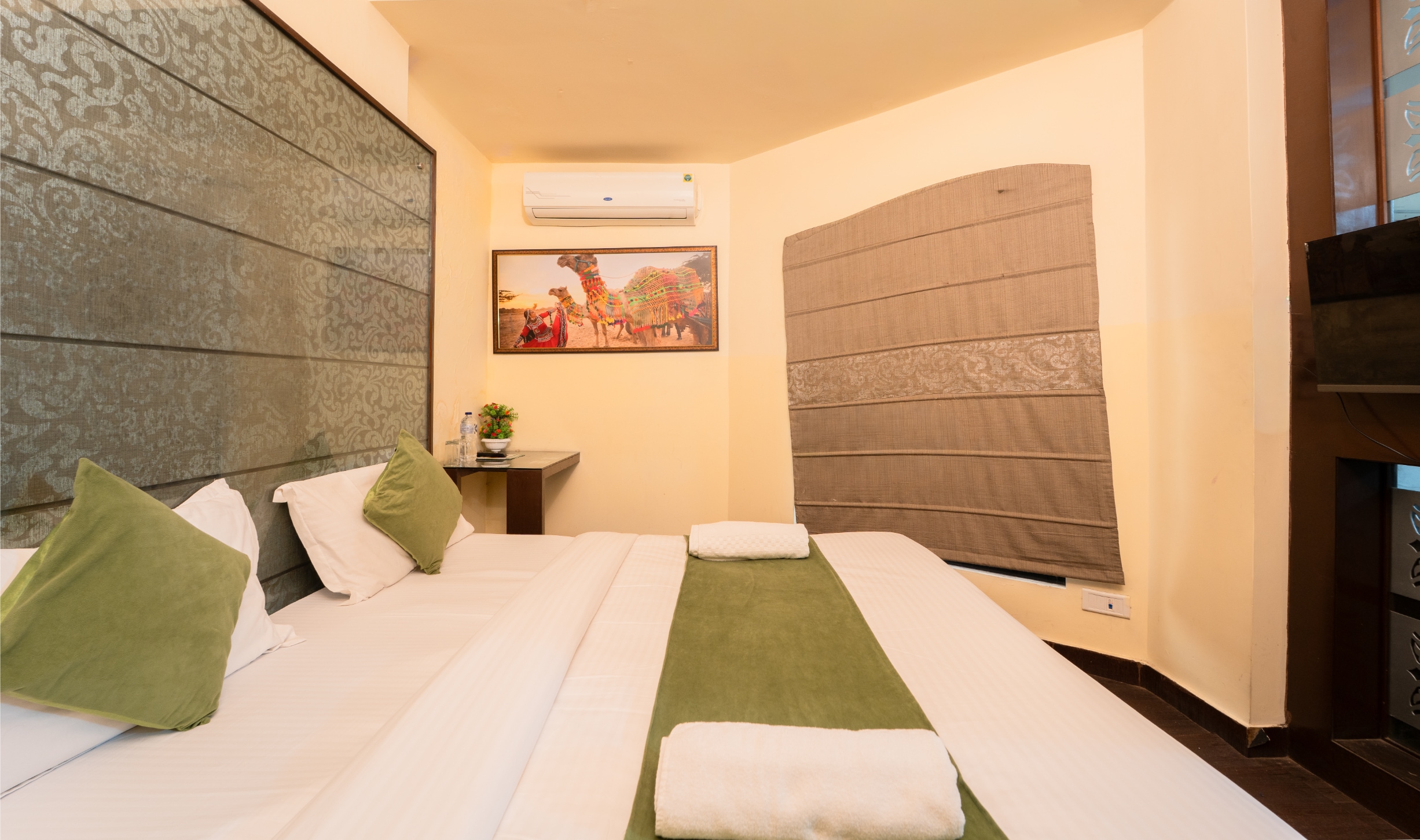 Hotel Royal Primes - Tap to explore photos