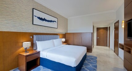DoubleTree by Hilton Resort  & Spa Marjan Island Room Type - King Accessible Room with Roll in Shower
