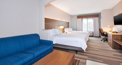 Holiday Inn Express & Suites WARMINSTER - HORSHAM Room Type - 2 Queen Beds Suite Mobil Access Tub