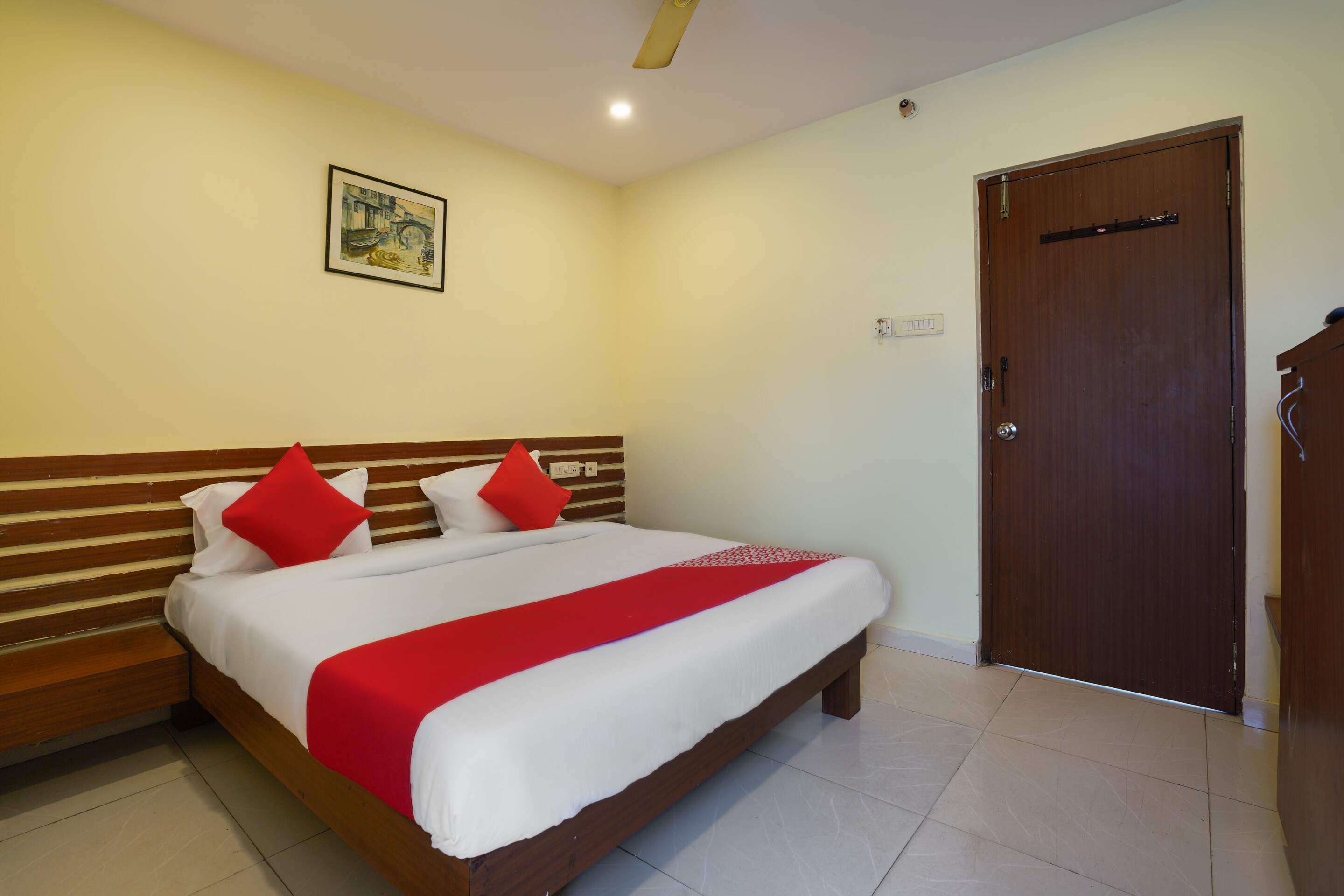 Hotel O Pariwar Inn - Tap to explore photos