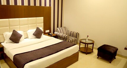 Hotel Shagun Room Type - Deluxe Room Double Bed